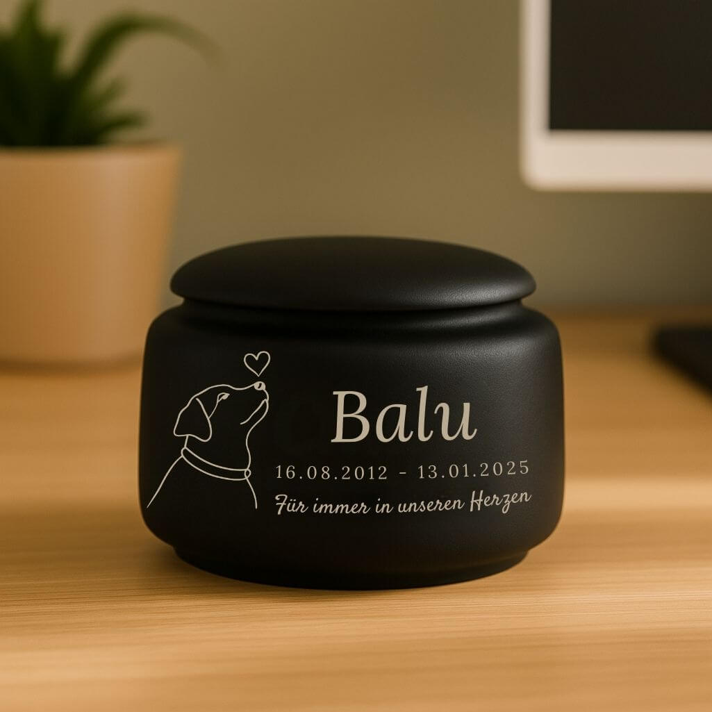 Personalisierte Hundeurne – Tierurne aus Keramik mit Namen, Daten, minimalistischer Illustration & Widmung